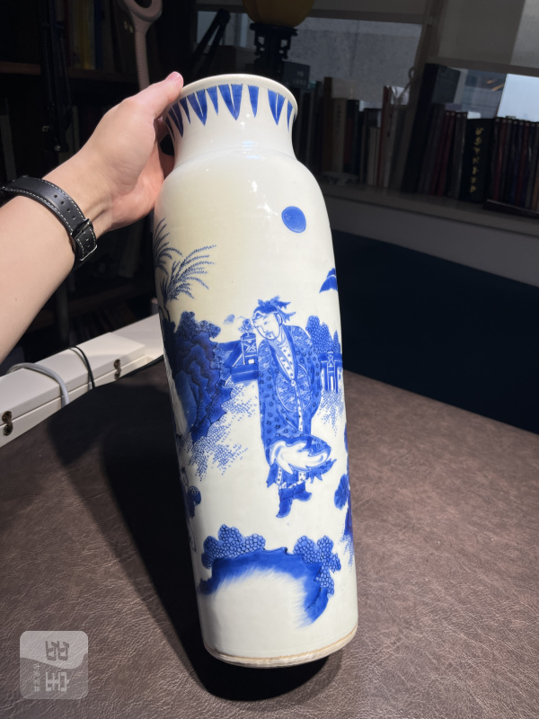 明崇祯 青花“张仙送子”人物故事图筒瓶 - 图12